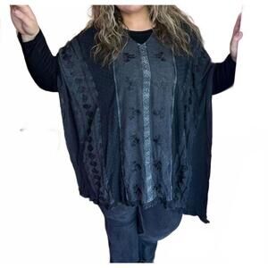 NEW YOUNG THREADS bohemian tapestry poncho in black